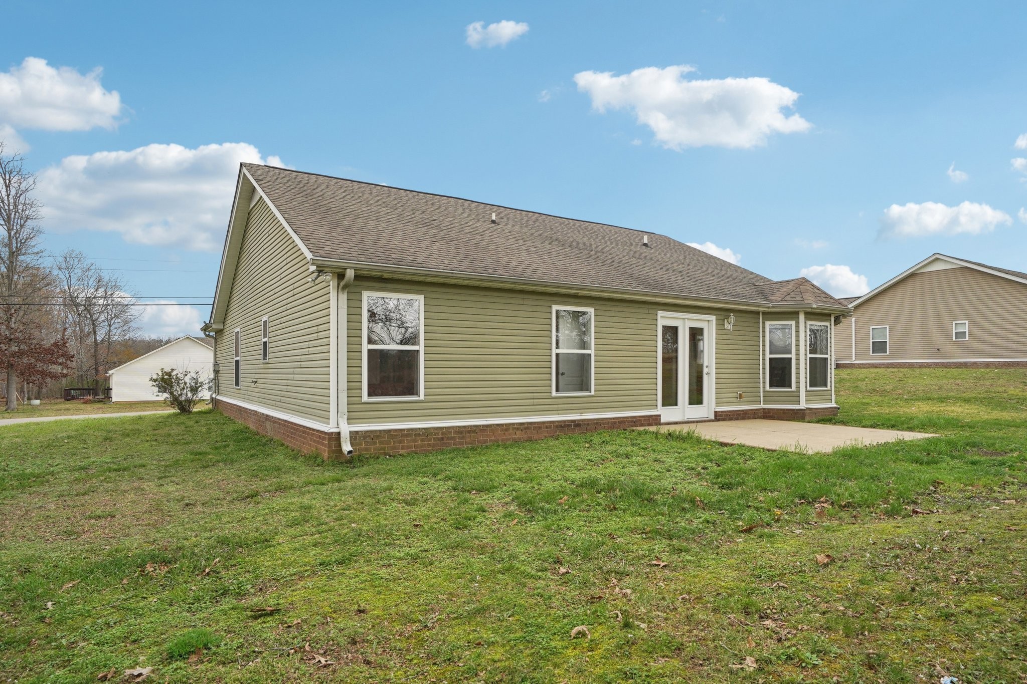 206 Hickory Pointe Dickson, TN 37055 - Photo 27 of 28 a backyard of a house