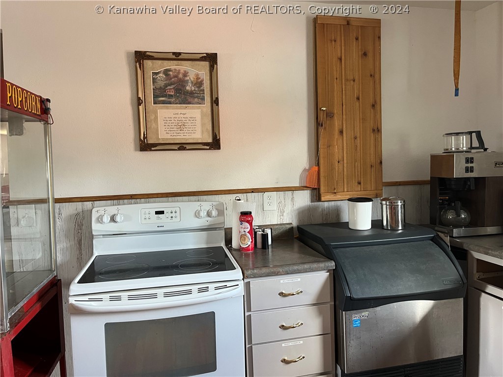 790 Old River Road Madison, WV 25130 - Photo 5 of 15 Gallery Image 5