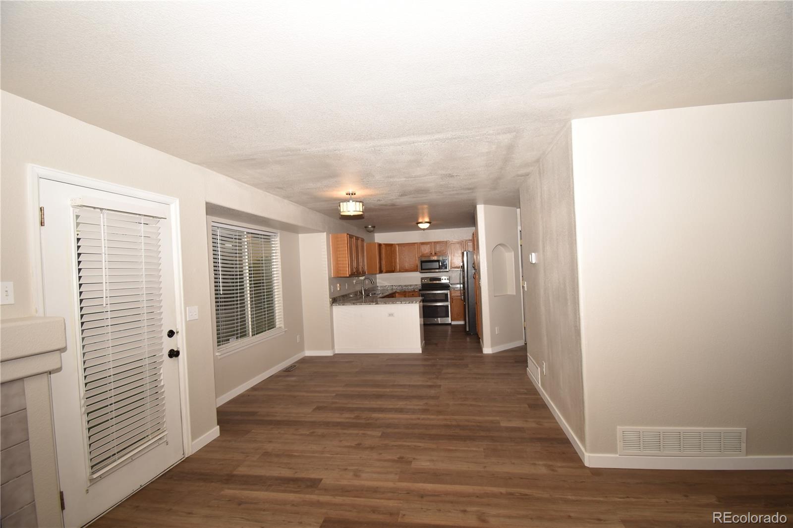 4954 Freeport Way Denver, CO 80239 - Photo 6 of 11