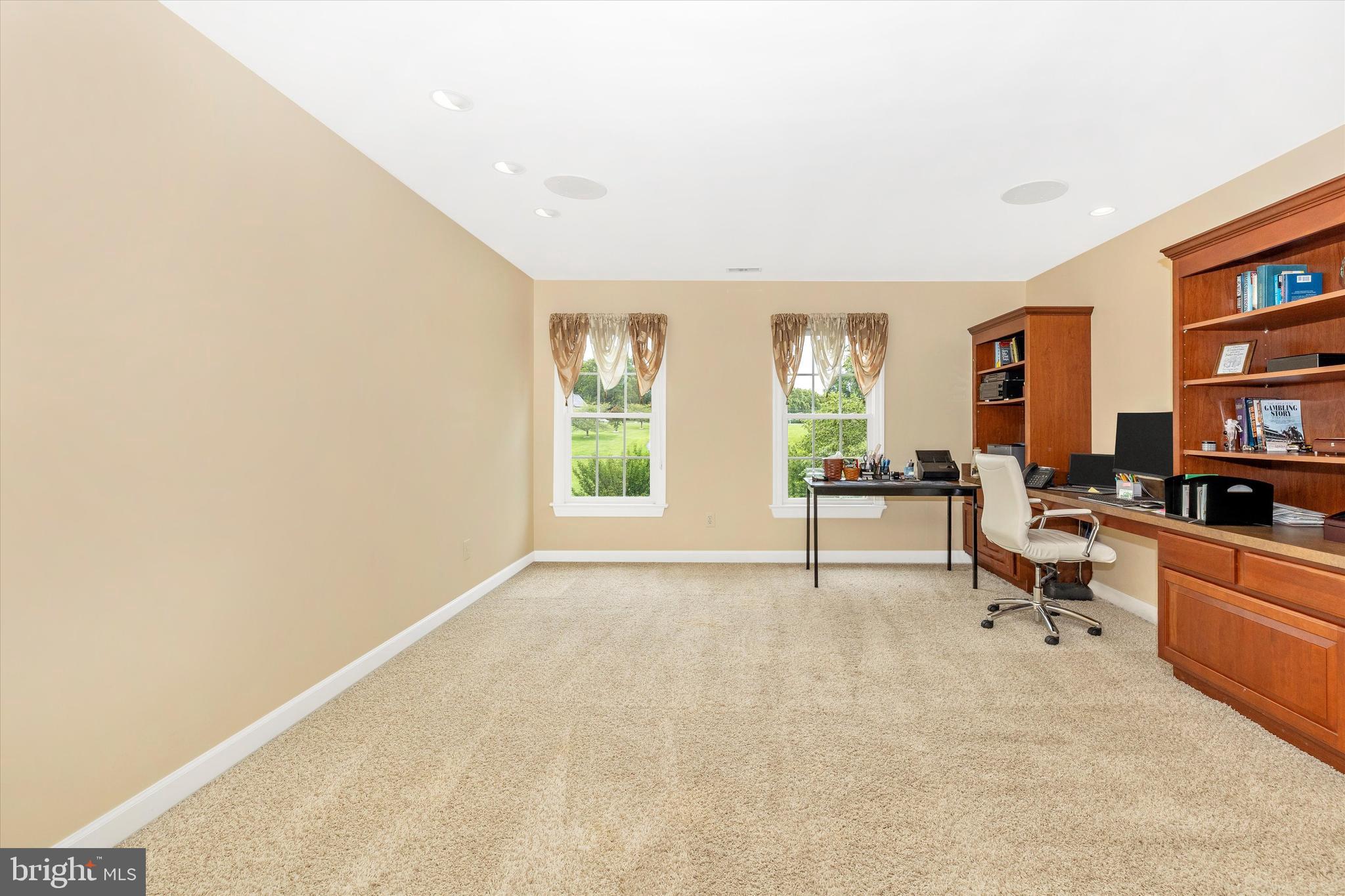 9422 Damascus Road Damascus, MD 20872 - Photo 54 of 117 Owners suite sitting area