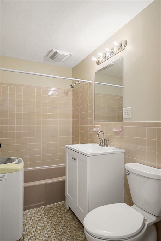 54 Jacqueline Road, Unit 1 Waltham, MA 02452 - Photo 12 of 15 Gallery Image 12