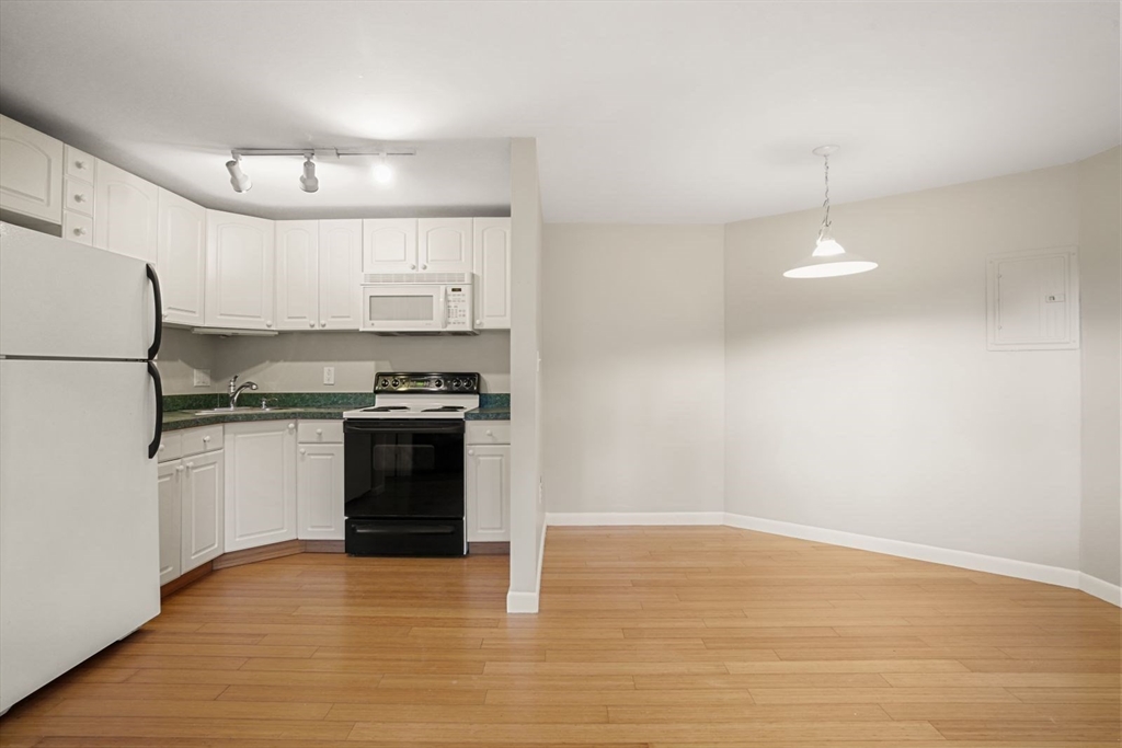54 Jacqueline Road, Unit 1 Waltham, MA 02452 - Photo 4 of 15 Gallery Image 4
