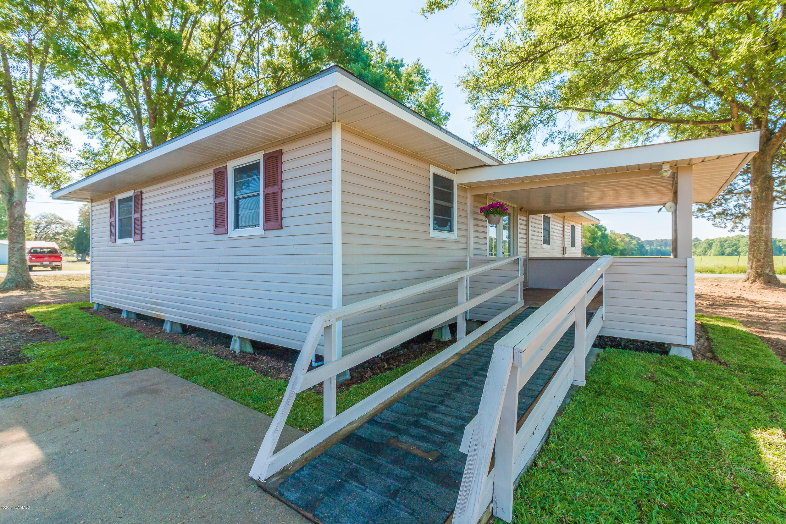107 Sensat Cove Road Egan, LA 70531 - Photo 6 of 39 ExtSensat-11