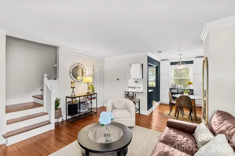 $275,000 | 220 Wakefield Drive, Charlotte, NC 28209