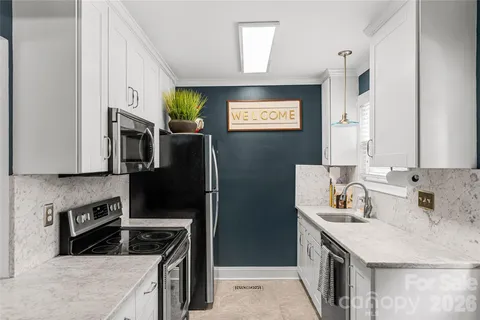 $275,000 | 220 Wakefield Drive, Charlotte, NC 28209