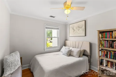 $275,000 | 220 Wakefield Drive, Charlotte, NC 28209