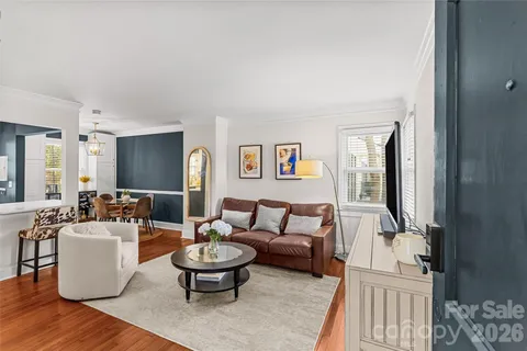 $275,000 | 220 Wakefield Drive, Charlotte, NC 28209