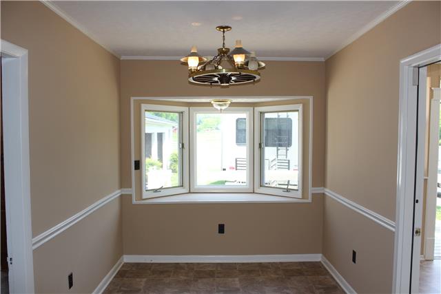 380 Petersburg-Chestnut Ridge Road Petersburg, TN 37144 - Photo 14 of 20 Dining Area with Bay Window