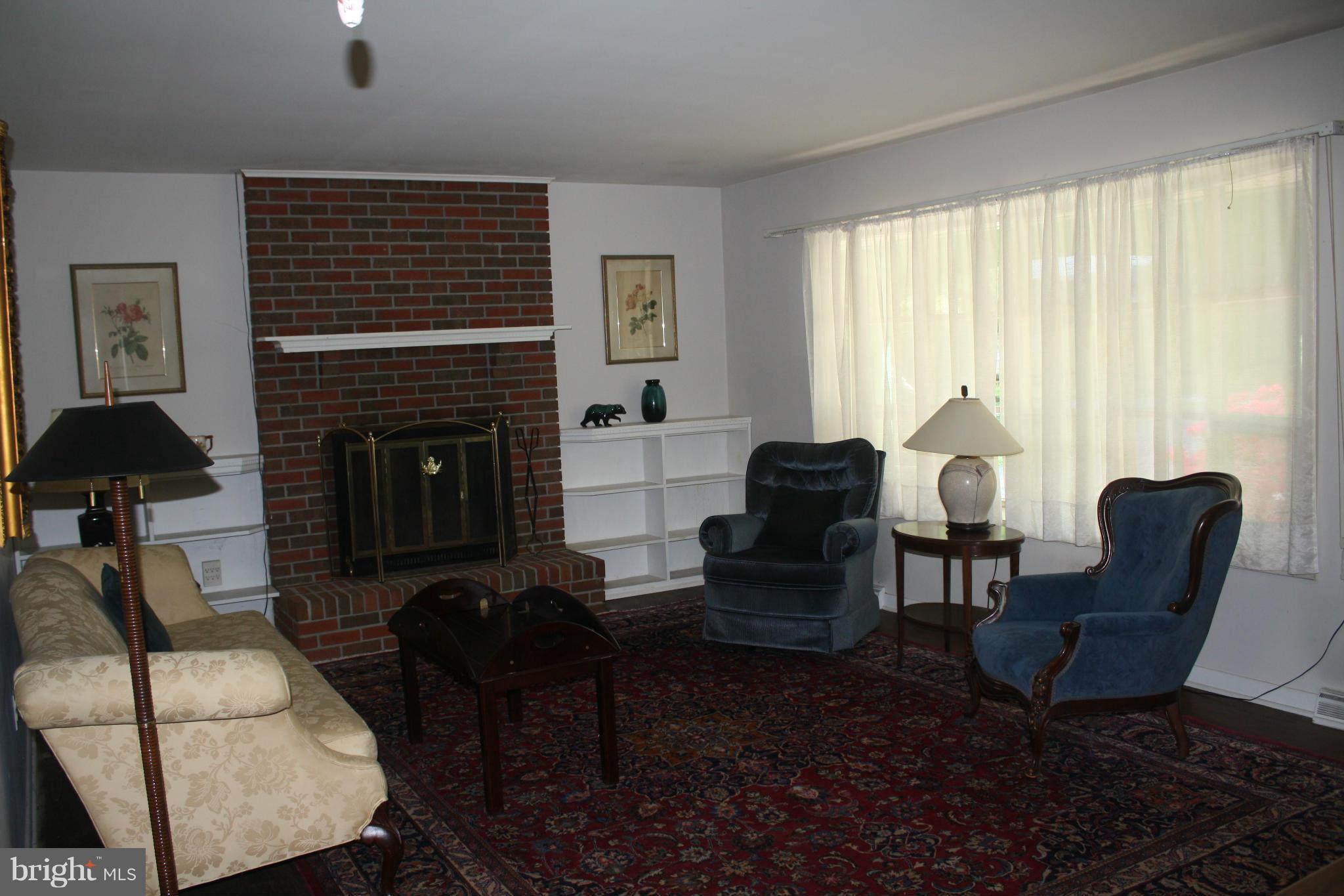 1481 Grandview Road Arnold, MD 21012 - Photo 6 of 11 Living Room