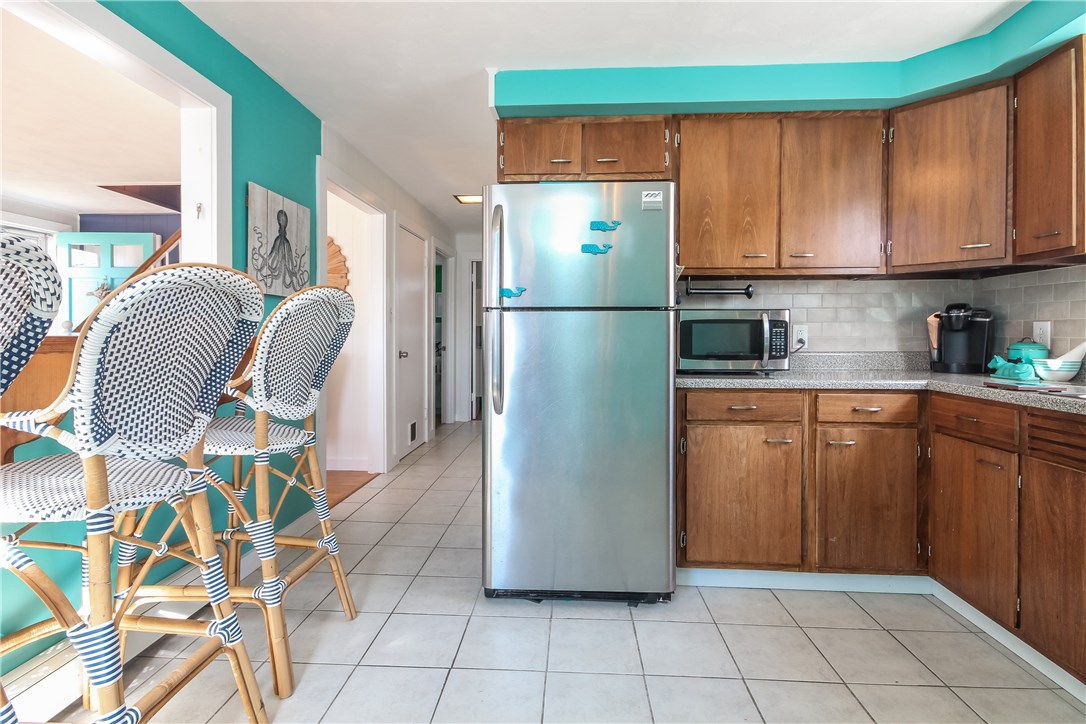 33 Terrace Avenue Westerly, RI 02891 - Photo 8 of 24 Gallery Image 8