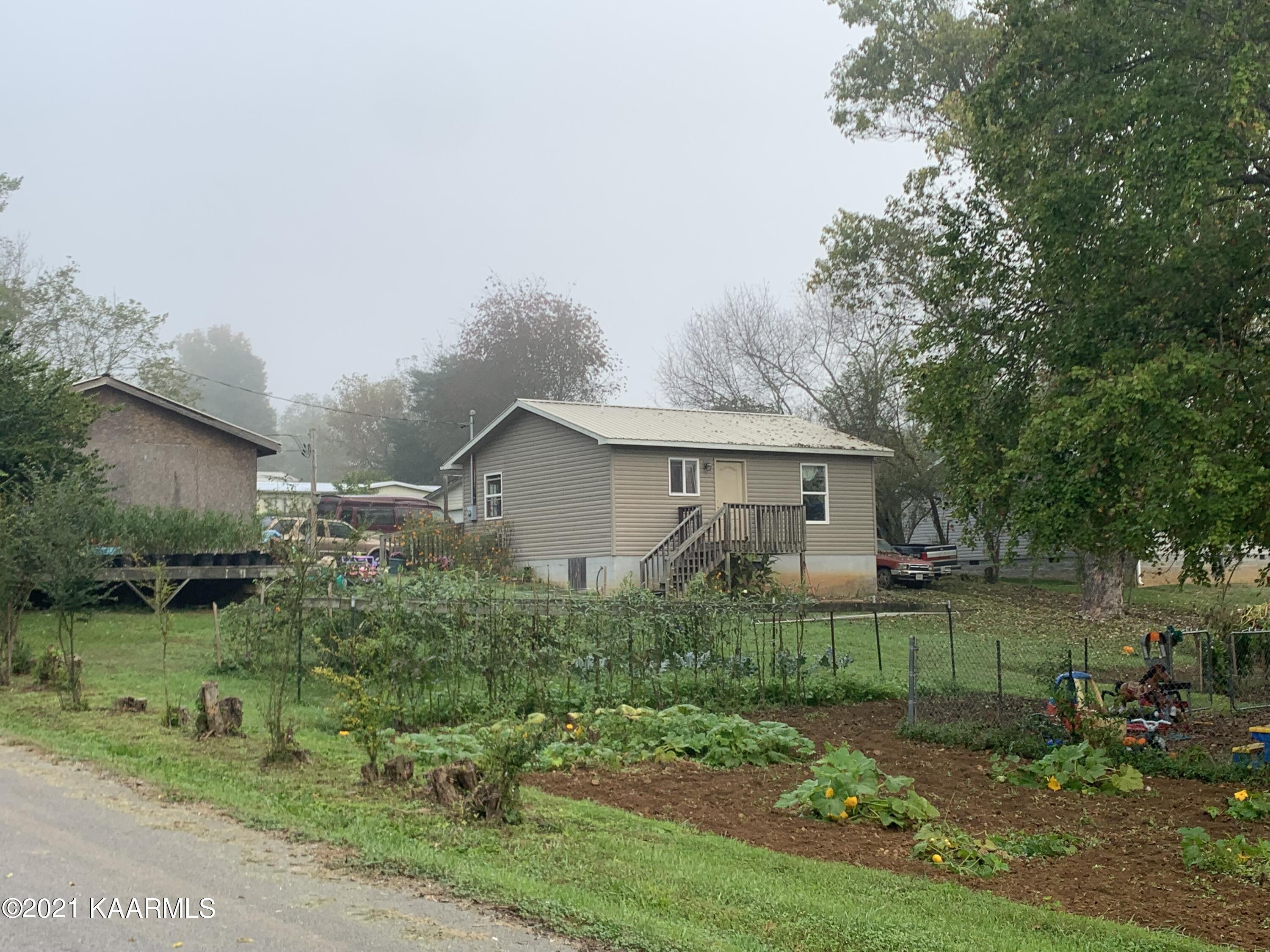 118 Pebbles Road Seymour, TN 37865 - Photo 3 of 11 IMG_3855