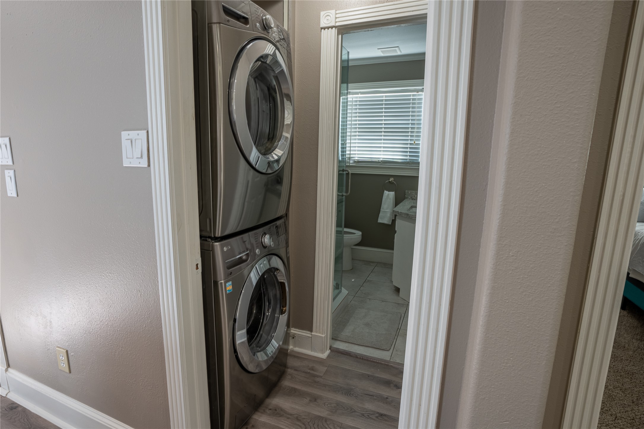 802 Enid Street Houston, TX 77009 - Photo 12 of 18 a utility room with dryer and washer