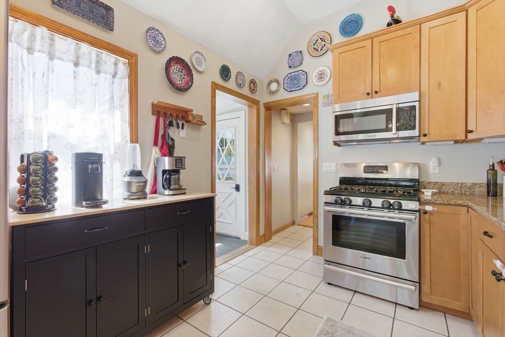 7 Maple Street, Unit 7 Reading, MA 01867 - Photo 13 of 40