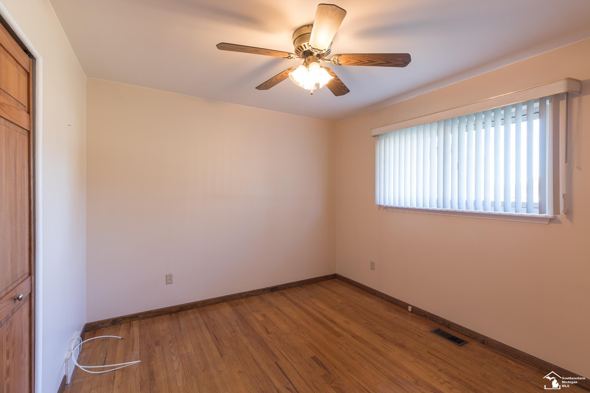 14876 Reeck Road Southgate, MI 48195 - Photo 17 of 23 50160680-6898c932-d211-400a-83e4-4bb5b596bdc7.JPG