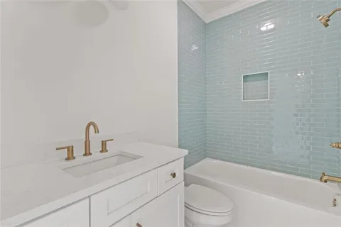 a view of an empty room with a ceiling fan