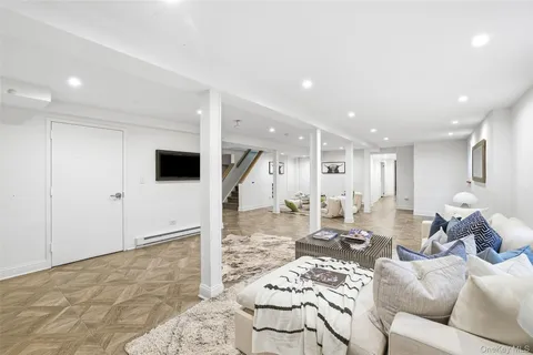 $3,050,000 | 440 Sterling Road, Harrison, NY 10528