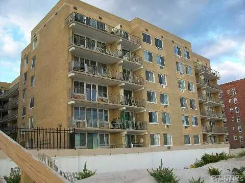 $2,200 | 650 Shore Road, Unit 1Q, Long Beach, NY 11561