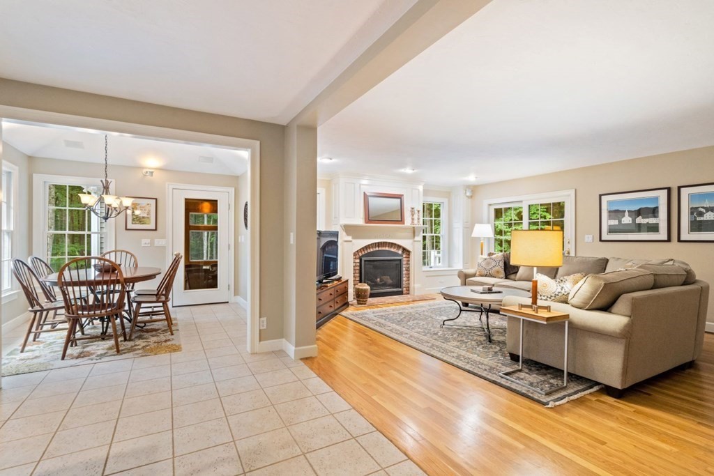 7 South Barn Road Hopkinton, MA 01748 - Photo 11 of 42