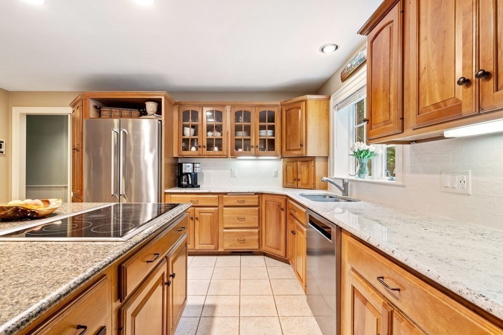 7 South Barn Road Hopkinton, MA 01748 - Photo 13 of 42
