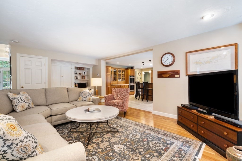7 South Barn Road Hopkinton, MA 01748 - Photo 10 of 42