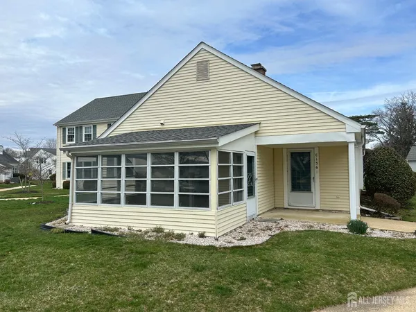 $249,900 | 136C Plymouth Lane, Unit C, Monroe Township, NJ 08831
