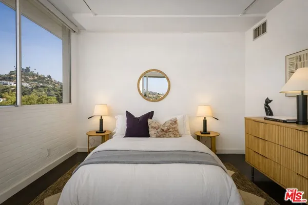 $1,075,000 | 4455 Los Feliz Boulevard, Unit 708, Los Angeles, CA 90027