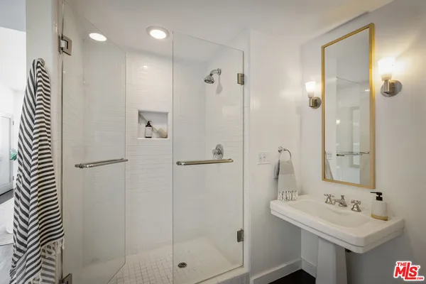 $1,075,000 | 4455 Los Feliz Boulevard, Unit 708, Los Angeles, CA 90027