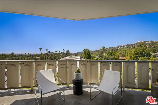 $1,075,000 | 4455 Los Feliz Boulevard, Unit 708, Los Angeles, CA 90027