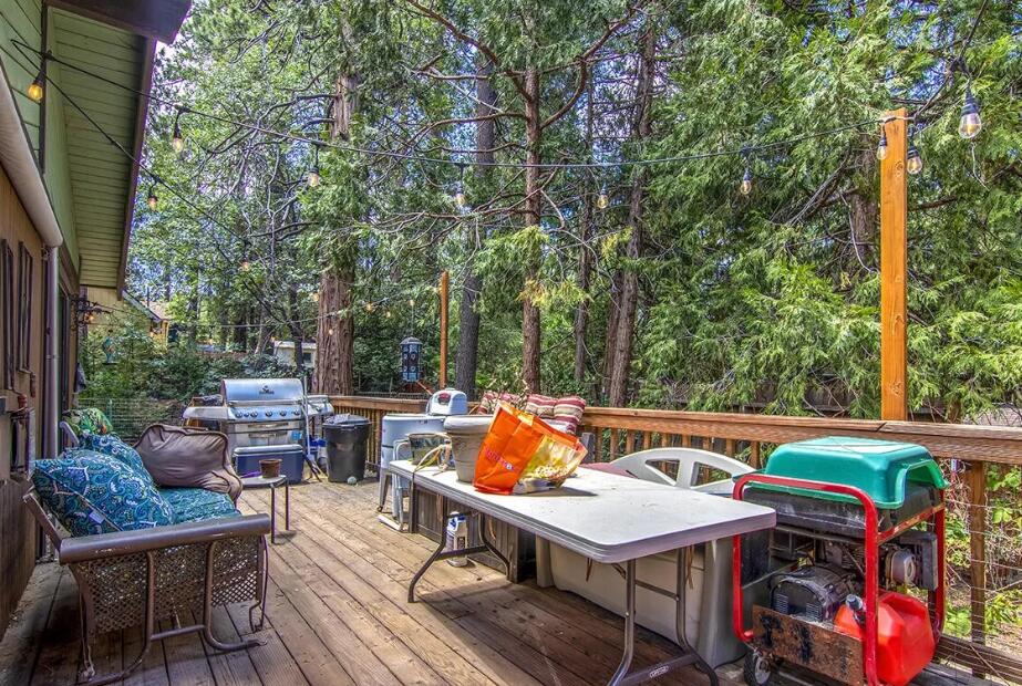 52845 Pine Cove Road Idyllwild, CA 92549 - Photo 3 of 15 a balcony with tables and chairs