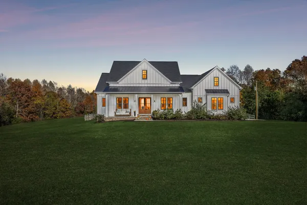 $899,000 | 890 Hackberry Lane, Nunnelly, TN 37137