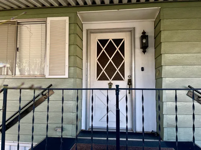 a view of entryway with a front door