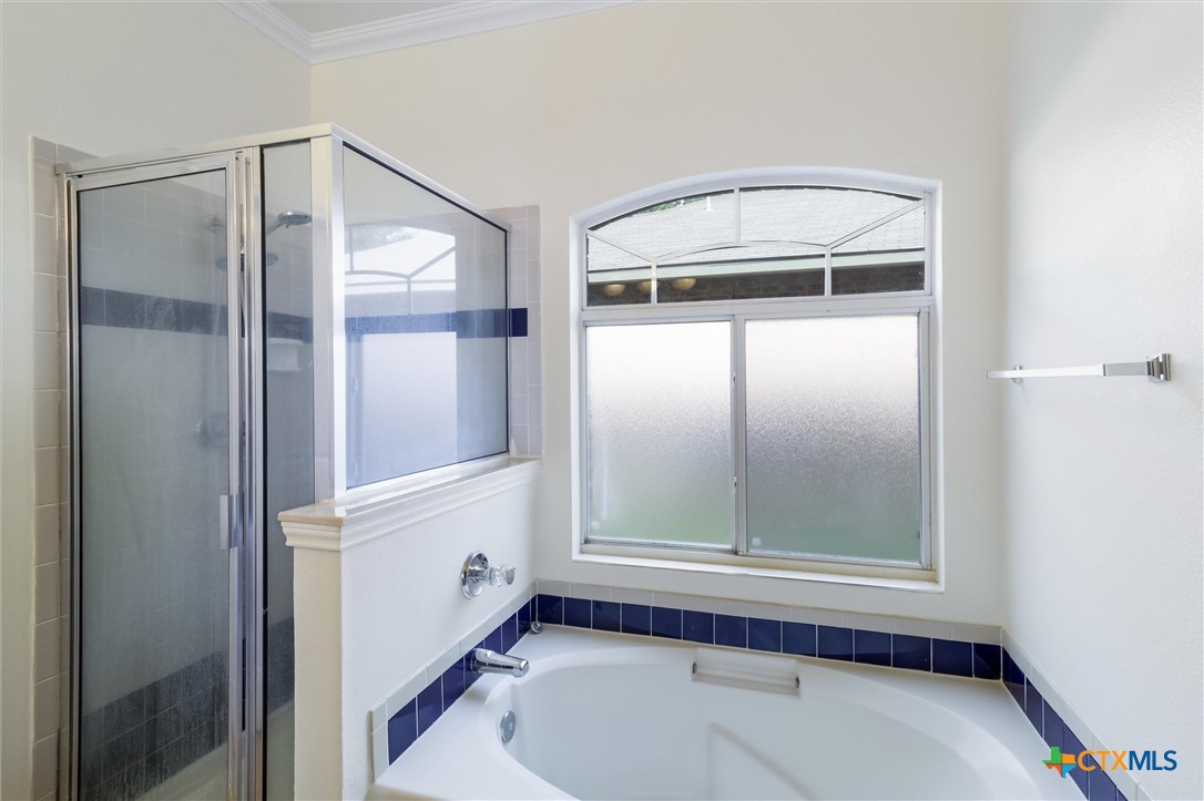 2824 Berry Trace Schertz, TX 78154 - Photo 16 of 27 Primary Bath
