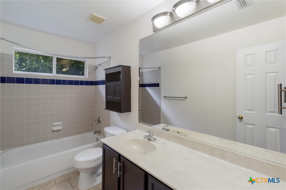 2824 Berry Trace Schertz, TX 78154 - Photo 21 of 27 Upstairs bath