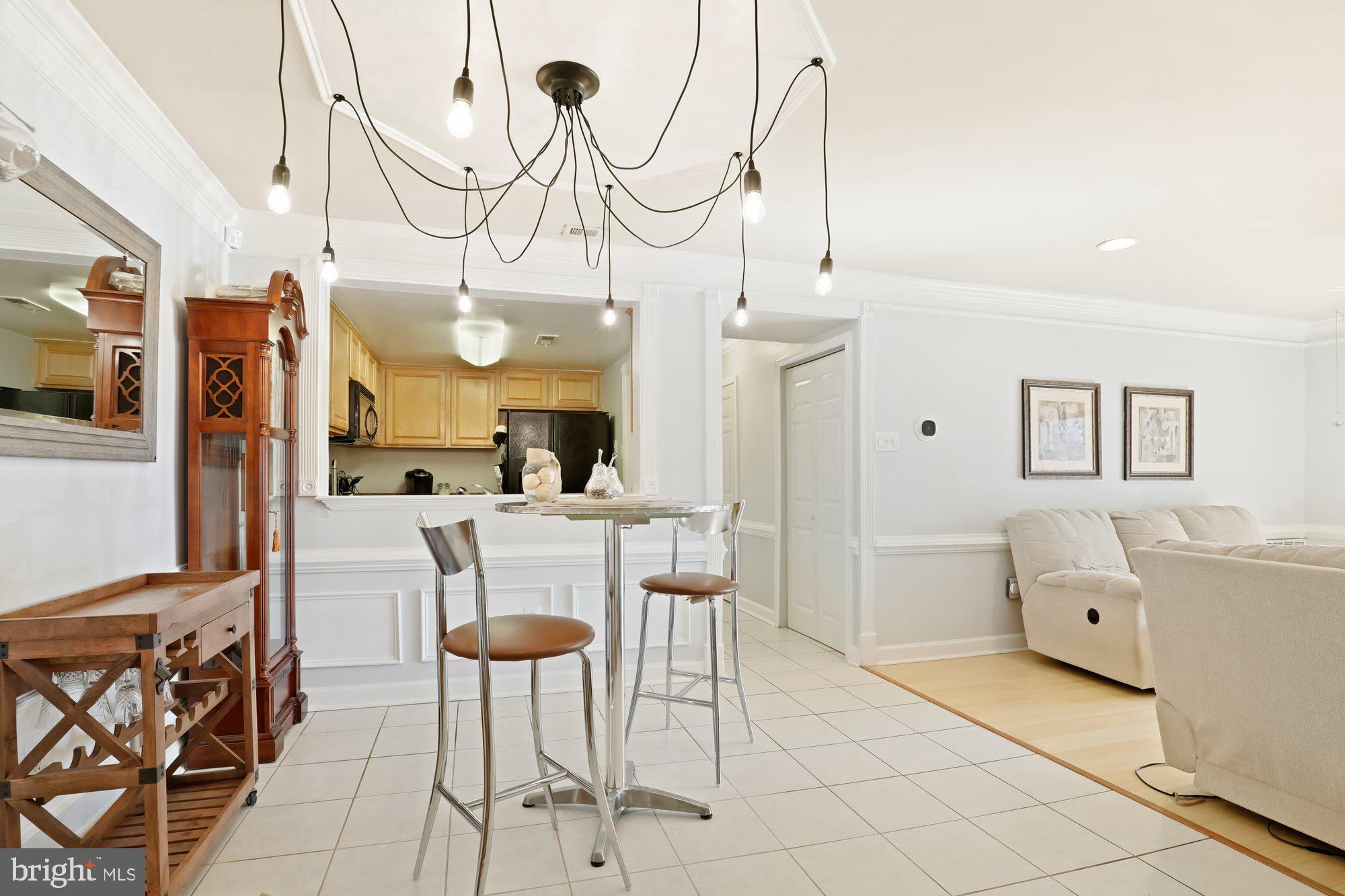 2570 Riva Road, Unit 6C Annapolis, MD 21401 - Photo 3 of 27 Generous eating area with upgraded flooring