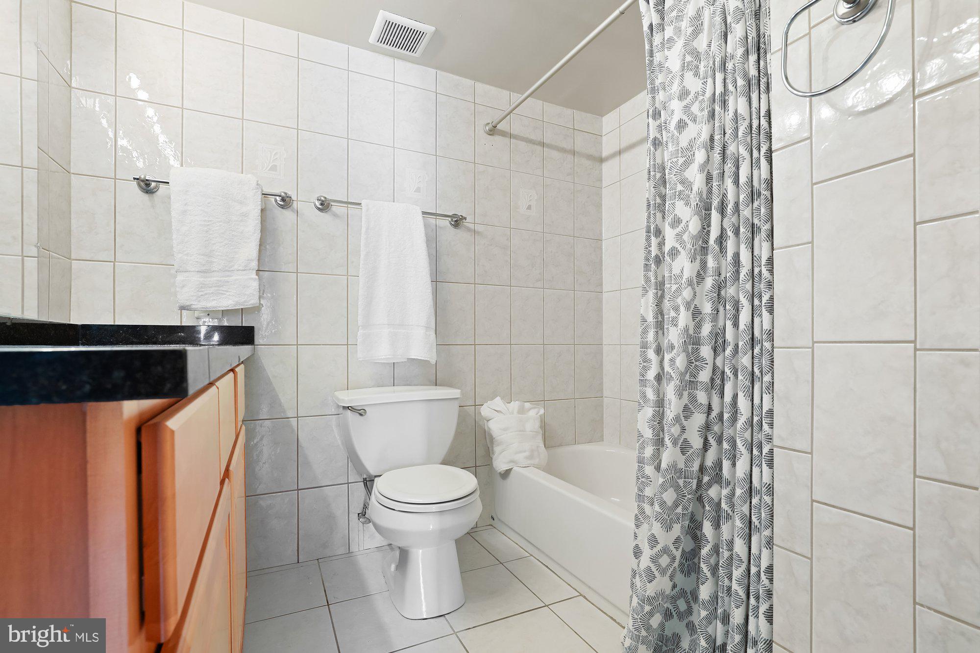 2570 Riva Road, Unit 6C Annapolis, MD 21401 - Photo 23 of 27 Second tiled full bath with tub!