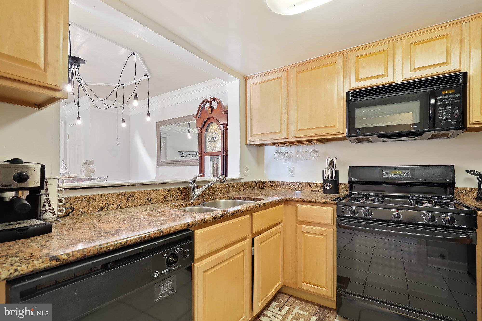 2570 Riva Road, Unit 6C Annapolis, MD 21401 - Photo 7 of 27 Updated kitchen with granite countertops