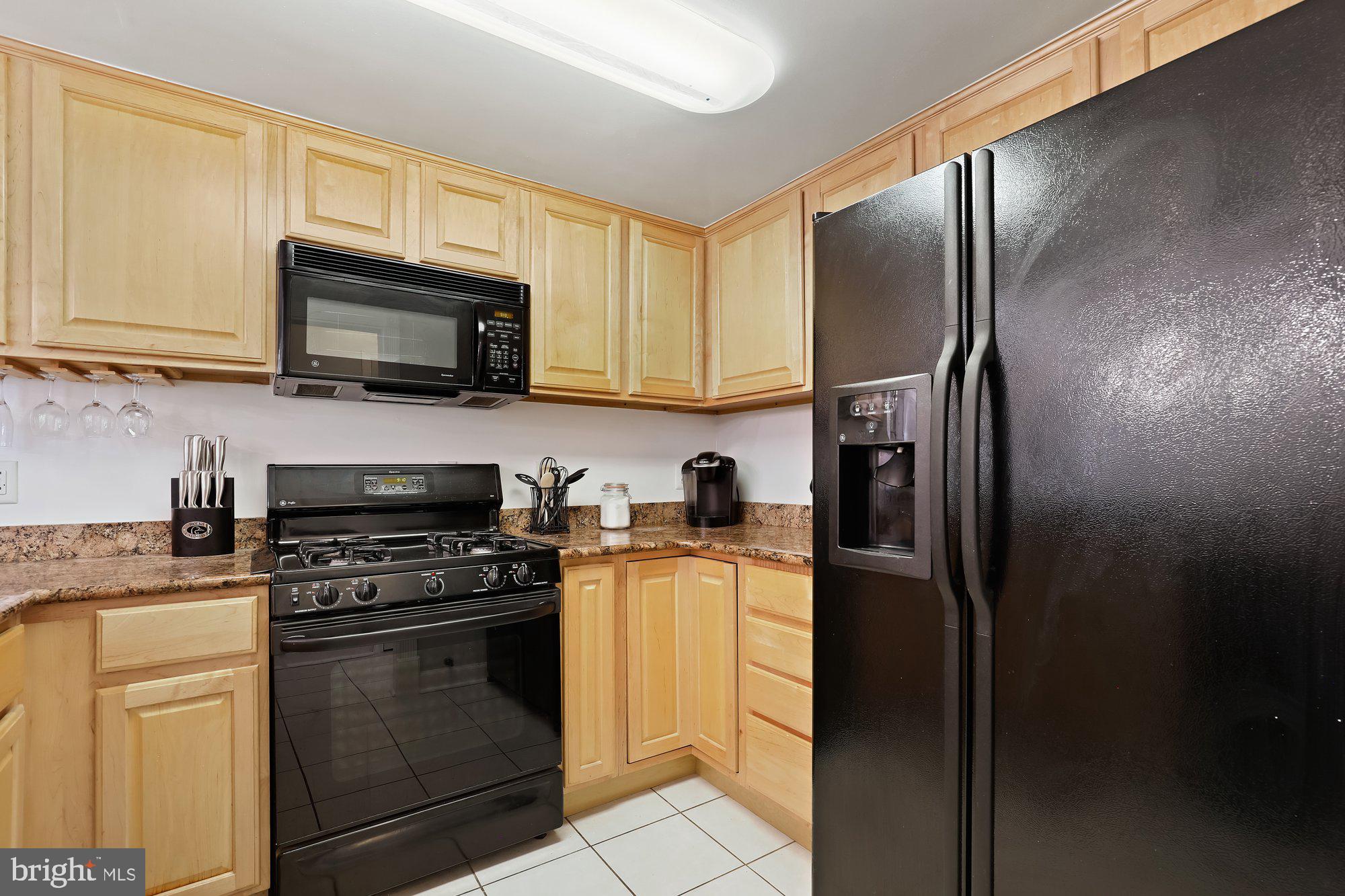 2570 Riva Road, Unit 6C Annapolis, MD 21401 - Photo 9 of 27 Plenty of cabinet space!