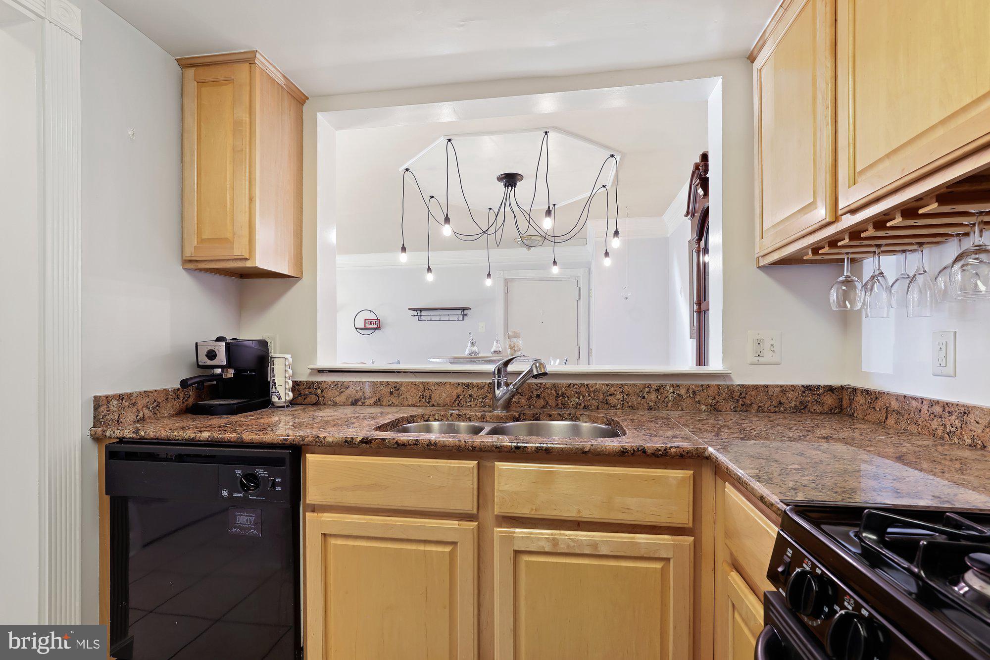 2570 Riva Road, Unit 6C Annapolis, MD 21401 - Photo 10 of 27 Pass through from the kitchen to the dining area