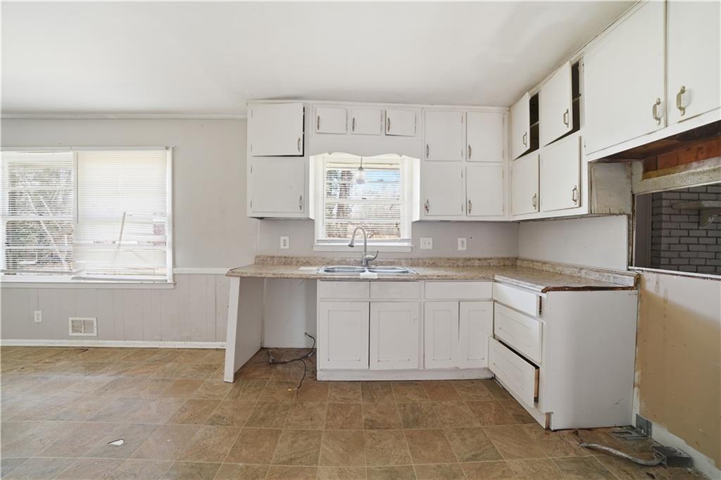 4804 Thompson Mill Road Lithonia, GA 30038 - Photo 11 of 36