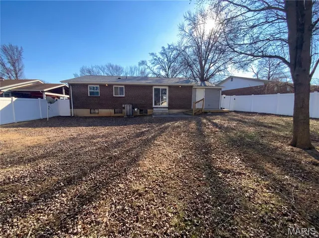 $190,000 | 2543 Saddle Ridge Drive, Florissant, MO 63031