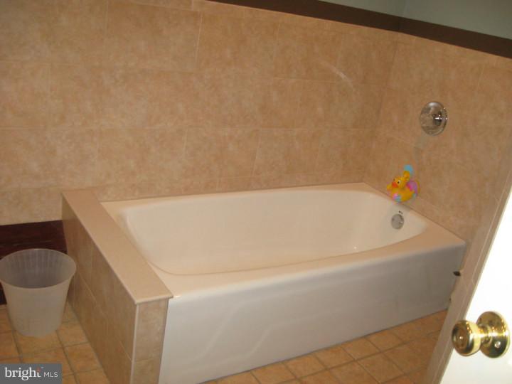 7607 Verree Road Philadelphia, PA 19111 - Photo 22 of 25 Bathroom
