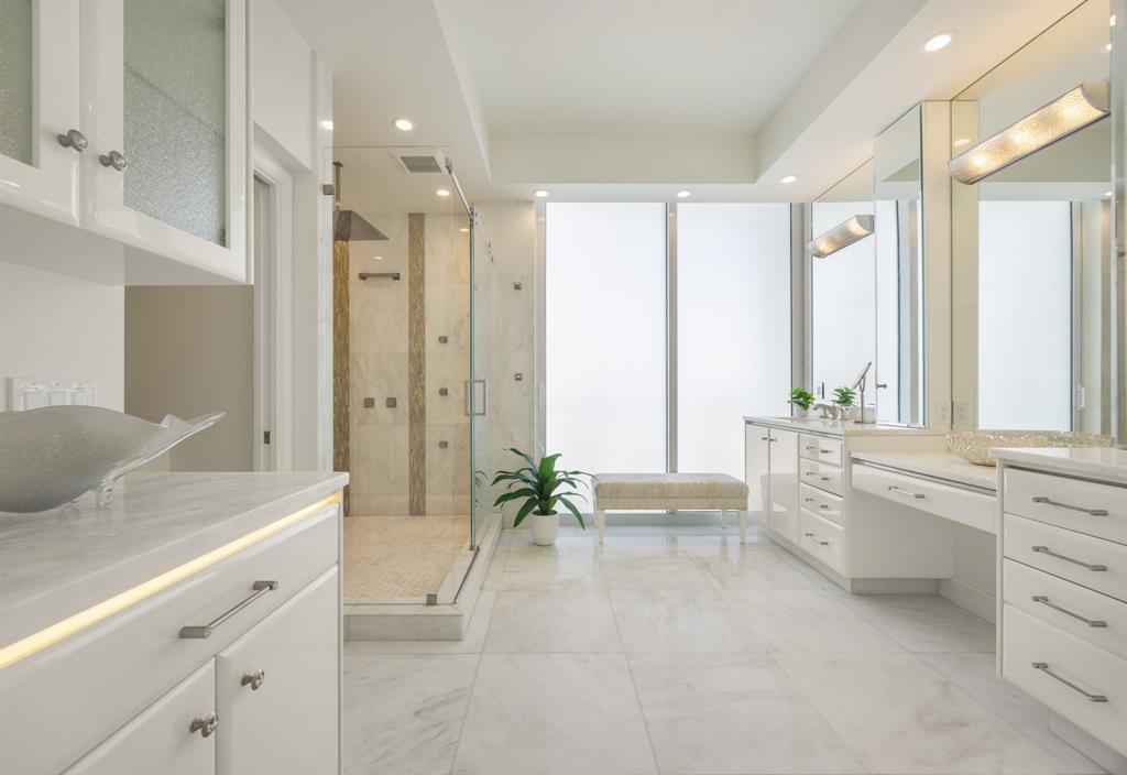 111 Southeast 8th Avenue, Unit PH1701 Fort Lauderdale, FL 33301 - Photo 15 of 33 Primary Bath