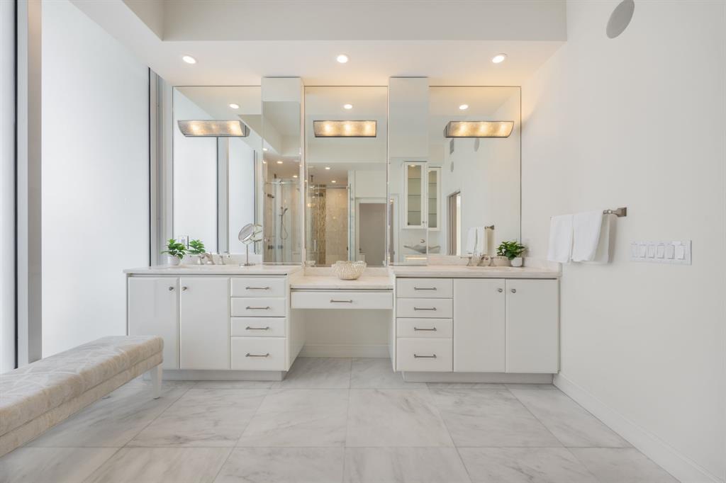 111 Southeast 8th Avenue, Unit PH1701 Fort Lauderdale, FL 33301 - Photo 16 of 33 Primary Bath