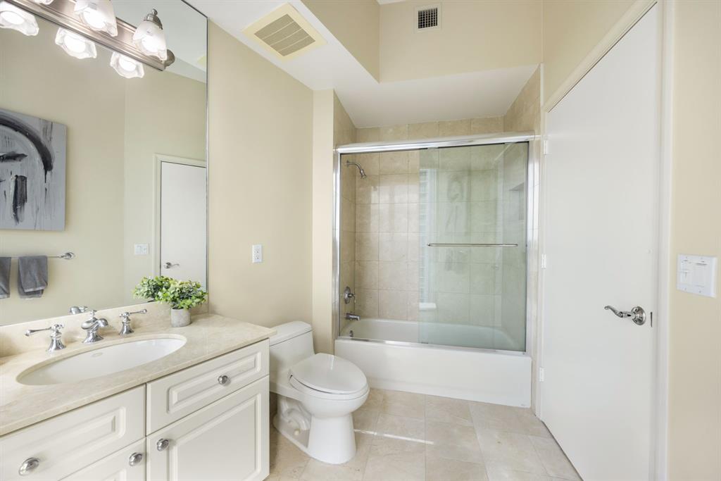 111 Southeast 8th Avenue, Unit PH1701 Fort Lauderdale, FL 33301 - Photo 24 of 33 Guest Bath