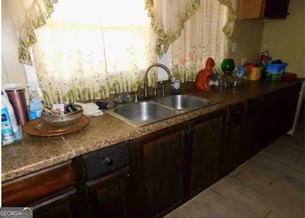 a close view of sink and tap