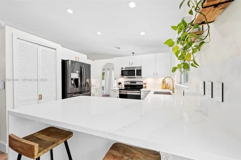 $748,900 | 334 Southwest 194th Avenue, Pembroke Pines, FL 33029