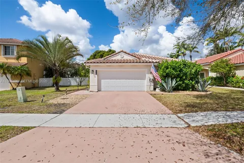 $748,900 | 334 Southwest 194th Avenue, Pembroke Pines, FL 33029