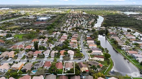 an aerial view of residential building and lake