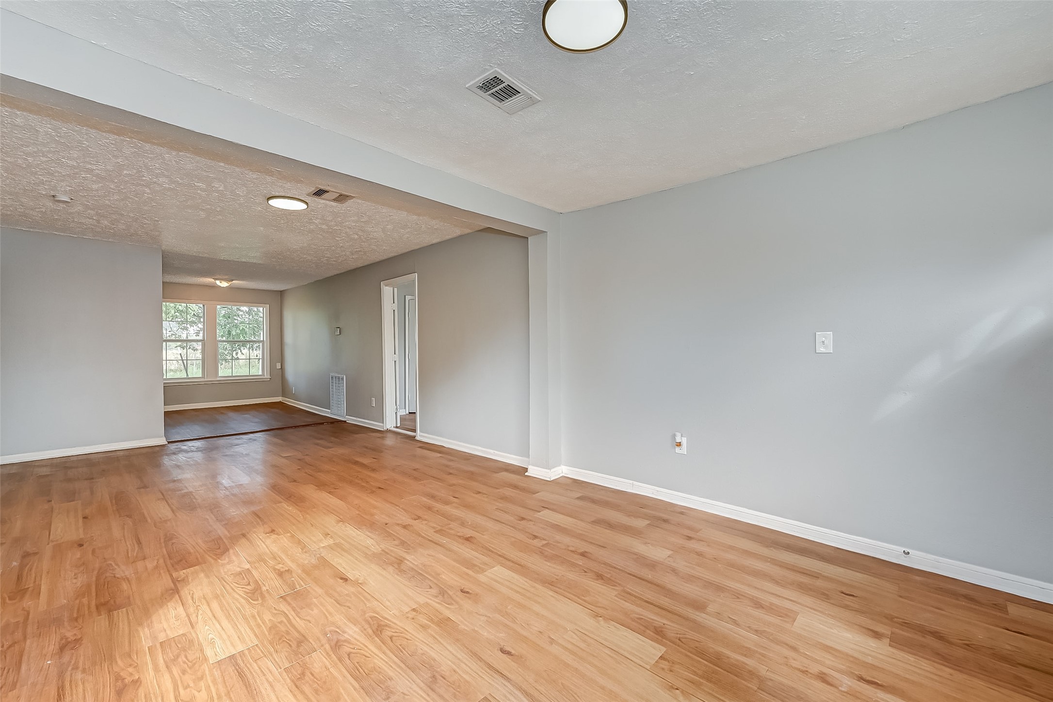 7946 Jutland Road Houston, TX 77033 - Photo 4 of 11