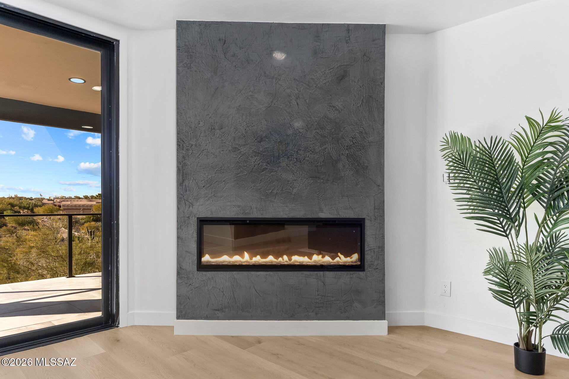 4905 North Craycroft Road Tucson, AZ 85718 - Photo 9 of 34 Modern Fireplace